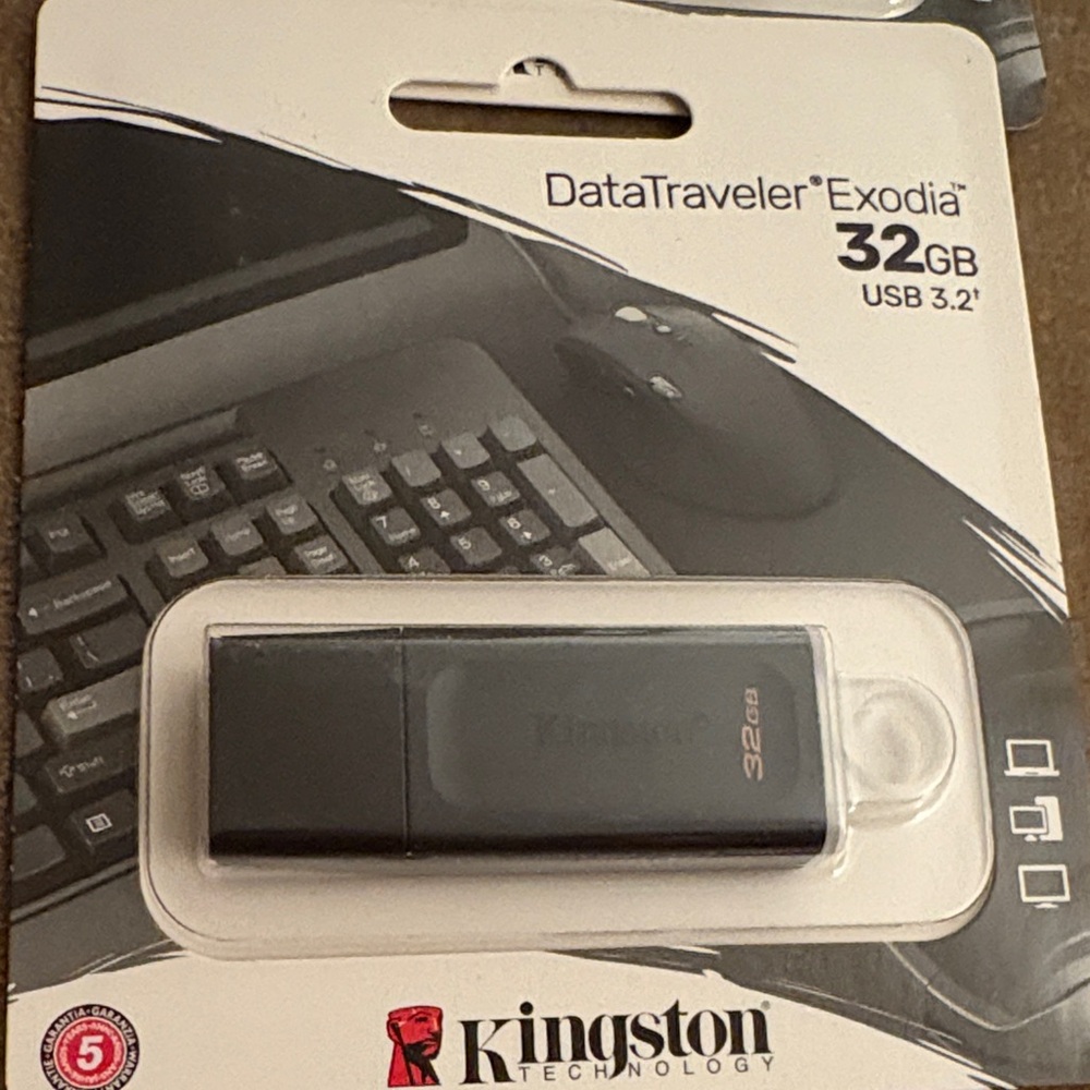 Kingston DataTraveler Exodia 32GB USB 3.2 - Black